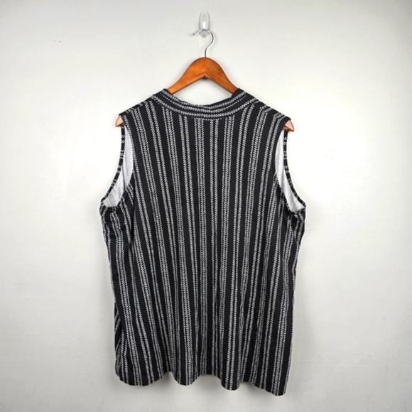 JESSICA LONDON Sleeveless Top Black White Subtle Polka Dot Women Plus Size 22/24 - Picture 2 of 10